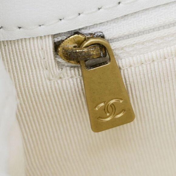 Chanel Wild Stitch White Leather Shoulder Bag (Pre-Owned) - Picture 10 of 12
